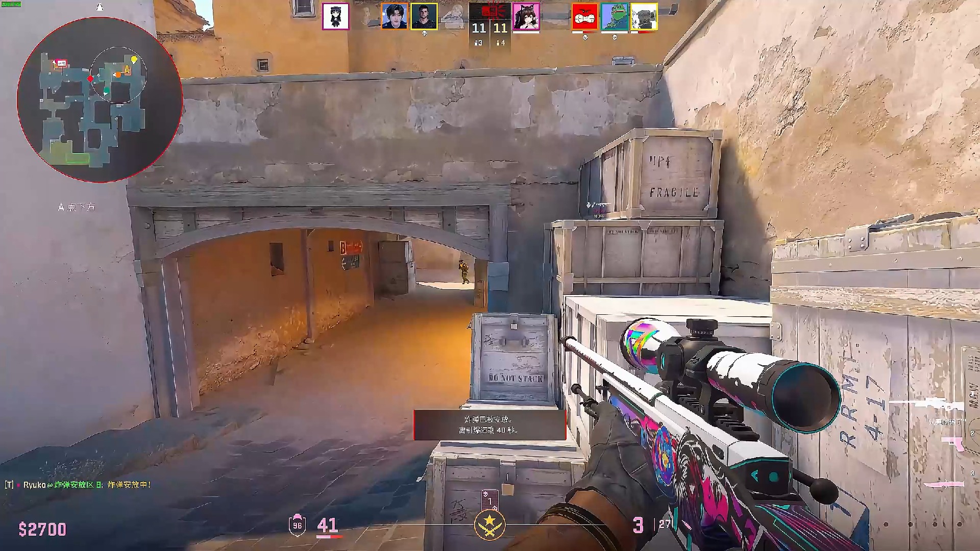 EDG赛训返图：Uzi站在Maokai身后认真听复盘