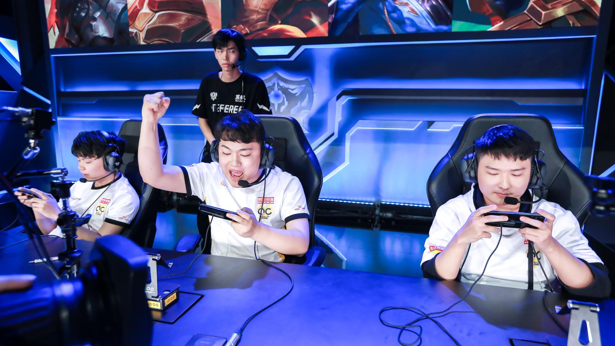 无缘下一轮+S14,FPX上单Zdz发文：或许不会太晚，明年再进一步