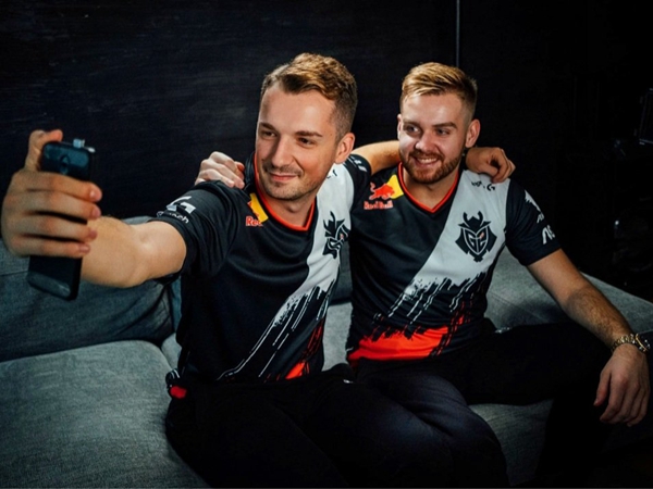 余霜赛后采访小天，结果被TES粉丝冲烂