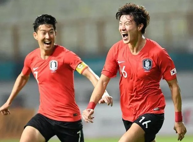 左吴：阵容在23日确认，24日， Scout 的经纪公司退出，紧急通知 Tian 寻找战队。