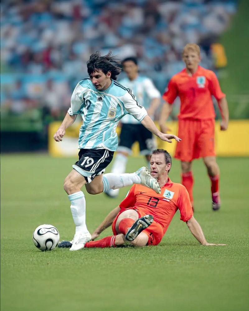 极致团队合作，G2的完美技能组合赢得了第一场比赛！G2 1-0 TE