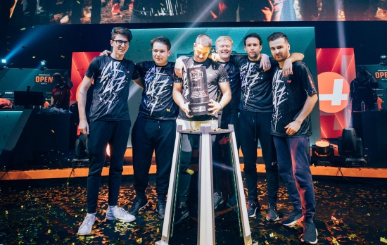 G2 Esports 在红牛主场2025的决赛中以3：0自信地击败了NRG，获得了比赛冠军头衔。