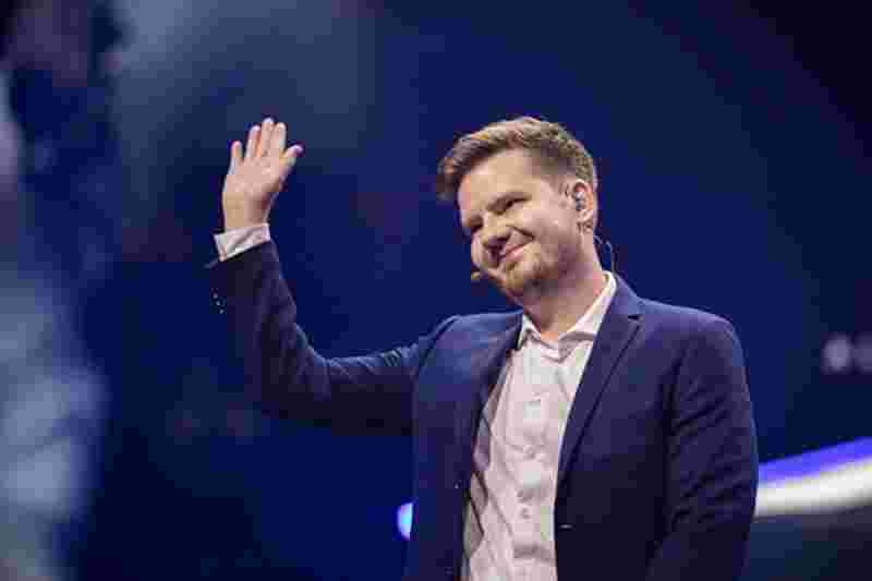 LPL 明天的首发阵容： Scout 和 Linfeng 将在中路进行单挑